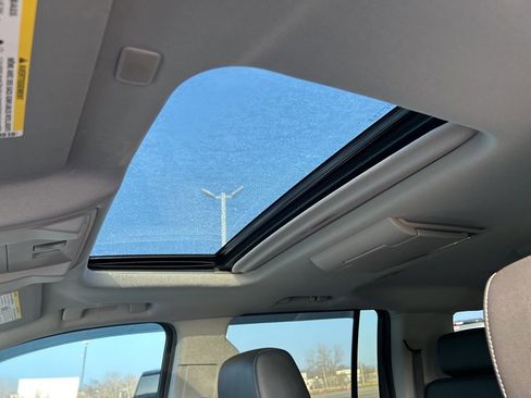 Used 2019 Chevrolet Suburban Premier image 23