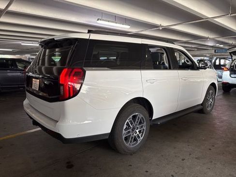 Used 2025 Ford Expedition Active image 3