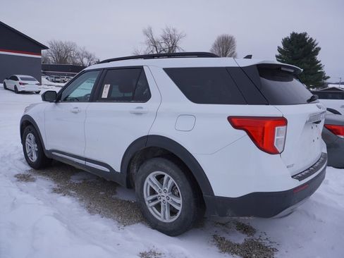 Used 2022 Ford Explorer XLT w/ Equipment Group 202A image 5