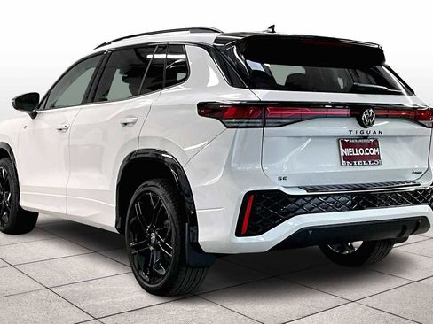 New 2026 Volkswagen Tiguan SE R-Line image 3
