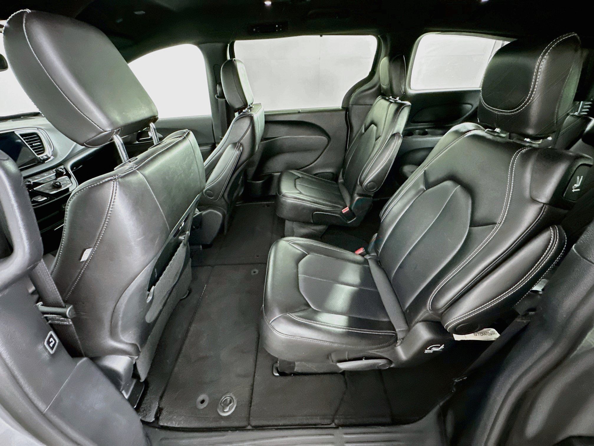 Used 2025 Chrysler Pacifica Select FWD image 27