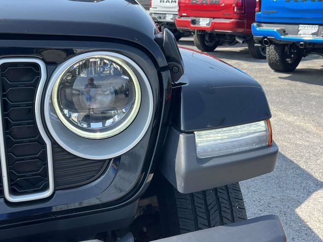 Used 2025 Jeep Wrangler Unlimited Sahara AWD/4WD image 9