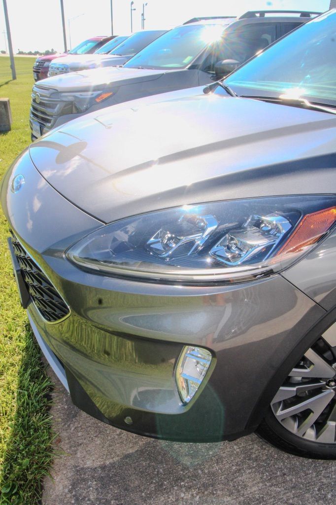 Used 2022 Ford Escape Titanium w/ Class II Trailer Tow Package AWD/4WD image 7