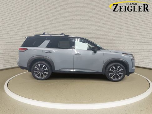 New 2026 Nissan Pathfinder Platinum image 4