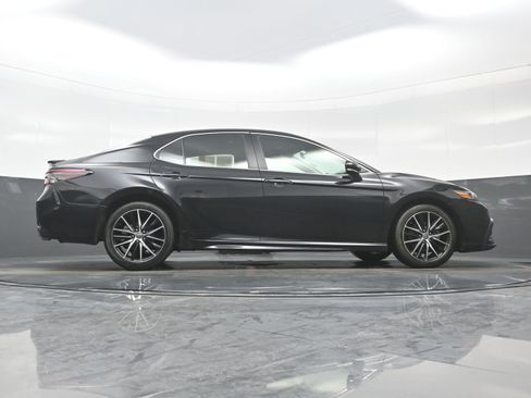 Used 2024 Toyota Camry SE image 32