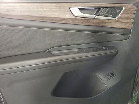 Used 2024 Volkswagen Atlas SEL Premium R-Line image 16