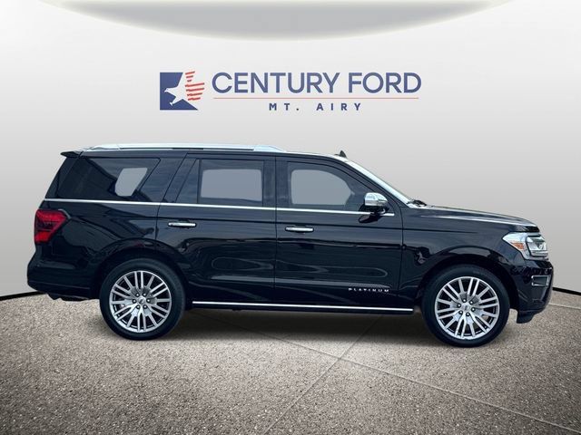 Used 2023 Ford Expedition Platinum AWD/4WD image 2
