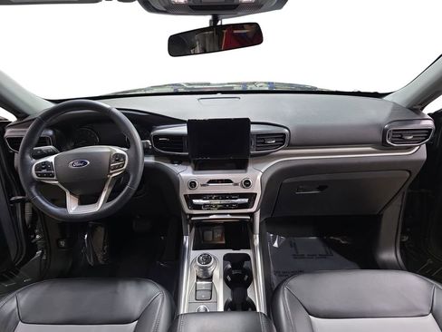 Used 2023 Ford Explorer XLT w/ Equipment Group 202A AWD/4WD image 11