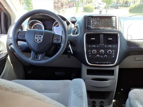 Used 2018 Dodge Grand Caravan SE FWD image 5