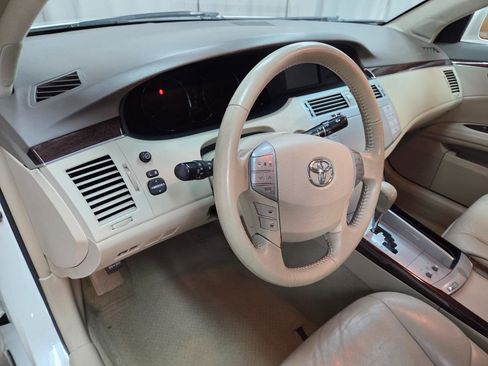 Used 2010 Toyota Avalon XLS image 17