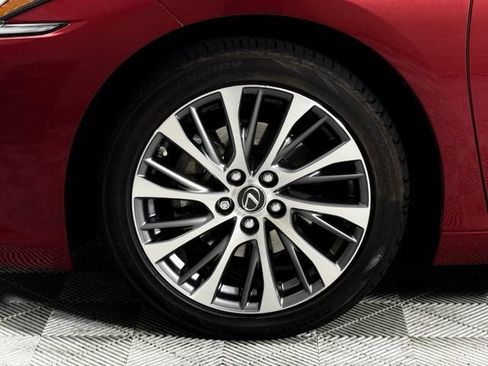 Used 2019 Lexus ES 300h w/ Premium Package FWD image 12