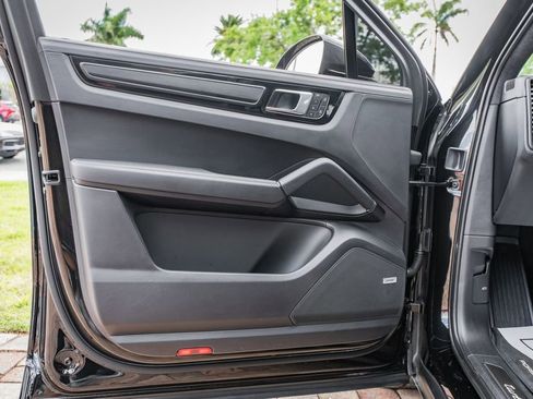 Used 2023 Porsche Cayenne Turbo GT image 17
