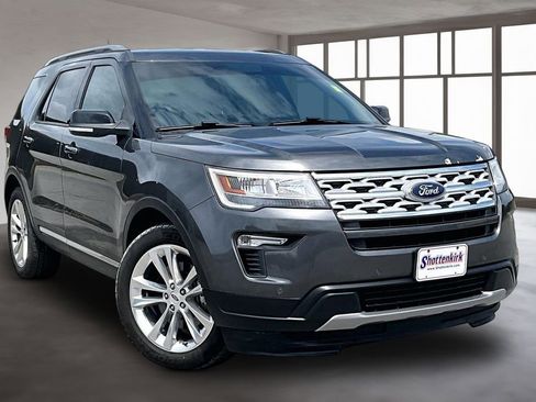 Used 2018 Ford Explorer XLT w/ Equipment Group 202A image 3