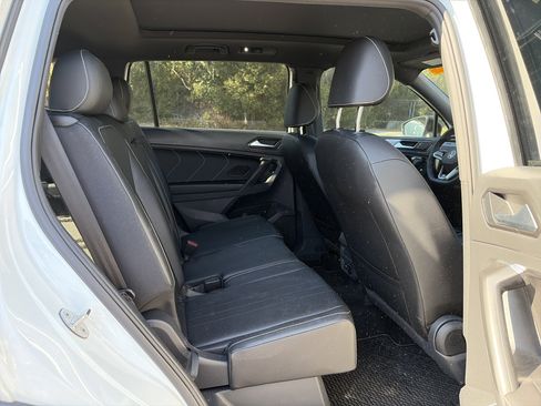 Used 2022 Volkswagen Tiguan SE R-Line image 17