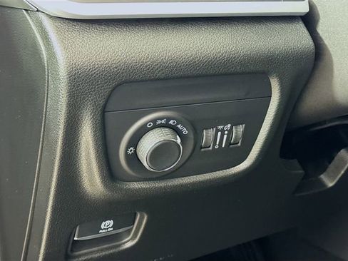 New 2025 Jeep Grand Cherokee Laredo image 9