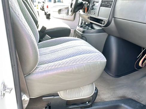Used 2007 Chevrolet Express 3500 Extended Passenger w/ LT Preferred Equipment Group RWD image 33