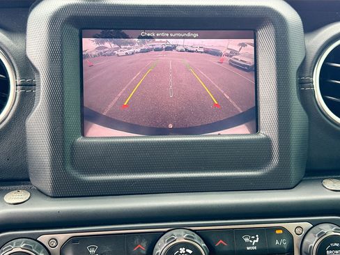 Used 2020 Jeep Wrangler Unlimited Sahara w/ LED Lighting Group image 32