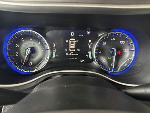 Used 2024 Chrysler Pacifica Touring-L FWD image 17