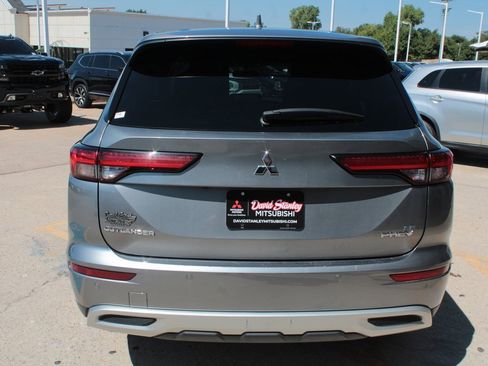 Used 2023 Mitsubishi Outlander SE image 10