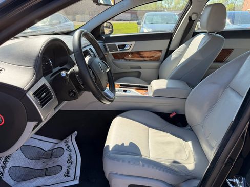 Used 2015 Jaguar XF Premium RWD image 14