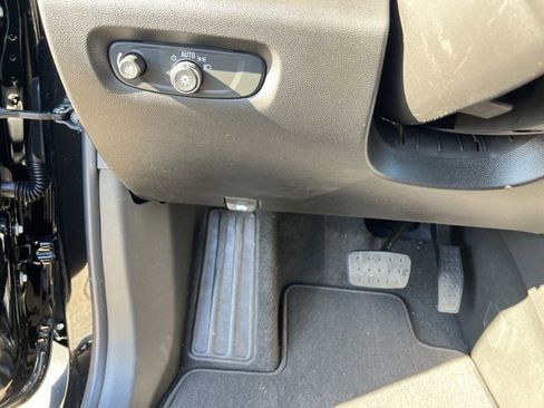 Used 2023 Chevrolet Traverse LS w/ Safety Package FWD image 18