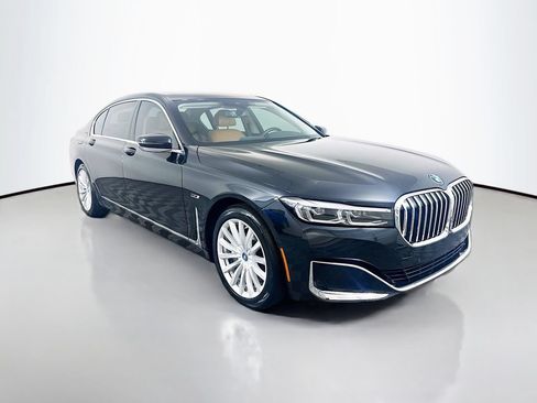 Used 2022 BMW 745e xDrive w/ Premium Package AWD/4WD image 3