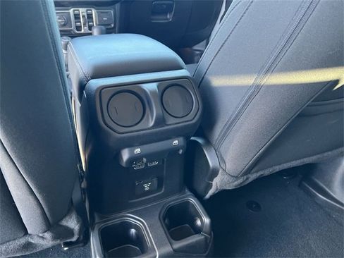 Used 2022 Jeep Wrangler Unlimited Sahara image 20