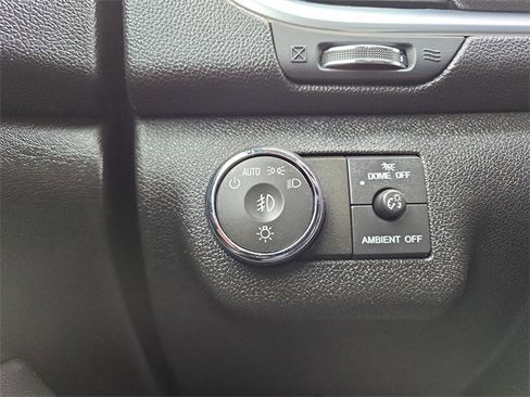 Used 2017 Chevrolet Traverse LT w/ Style and Technology Package image 19