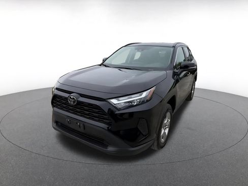 Used 2025 Toyota RAV4 XLE w/ Weather Package FWD image 7