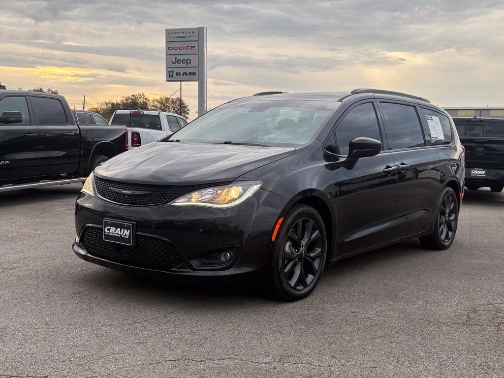 Used 2020 Chrysler Pacifica Touring w/ Advanced Safetytec Group FWD image 3