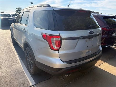 Used 2019 Ford Explorer XLT w/ Equipment Group 202A AWD/4WD image 7