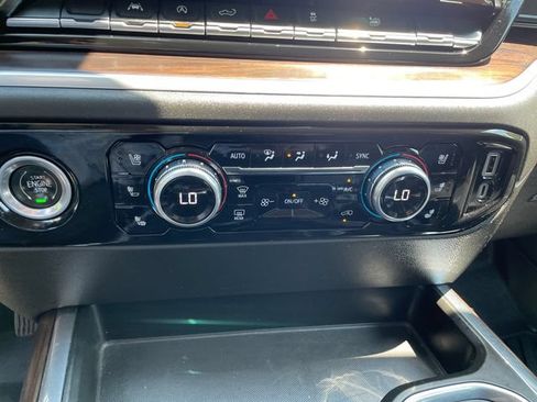 Used 2023 GMC Sierra 1500 SLT w/ SLT Convenience Package AWD/4WD image 33