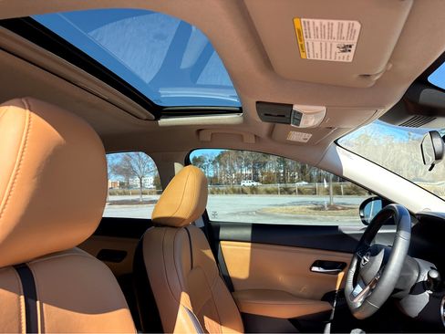 Used 2024 Nissan Sentra SV w/ SV Premium Package image 11