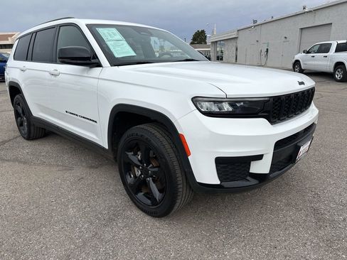 Used 2023 Jeep Grand Cherokee L Laredo image 2