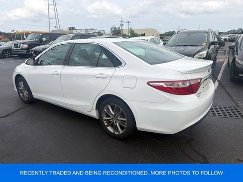 Used 2017 Toyota Camry SE w/ Moonroof Package FWD image 4