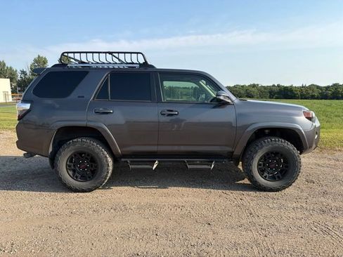 Used 2020 Toyota 4Runner SR5 Premium w/ Moonroof Package AWD/4WD image 4