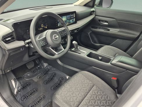 Certified 2025 Nissan Kicks SV FWD image 18