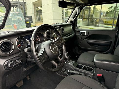 Used 2022 Jeep Wrangler Unlimited Sport w/ Sun And Sound Package AWD/4WD image 10
