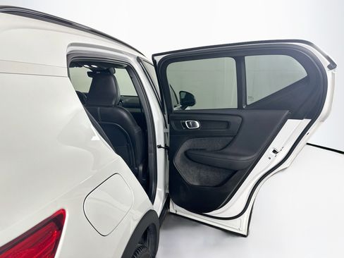 Used 2024 Volvo XC40 B5 Plus w/ Climate Package AWD/4WD image 33