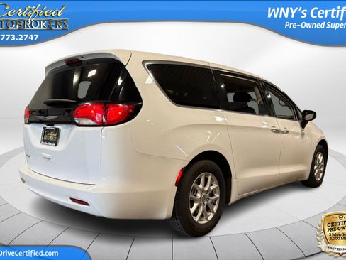 Used 2023 Chrysler Voyager LX FWD image 6