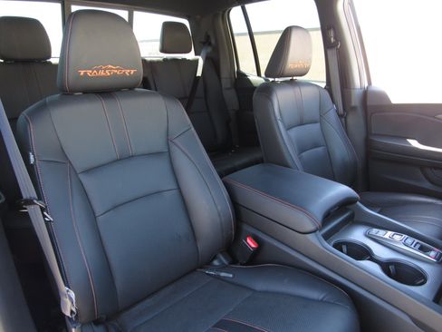 Used 2025 Honda Ridgeline TrailSport image 11