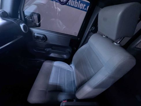 Used 2008 Jeep Wrangler Unlimited Sahara w/ Dual Top Group image 25