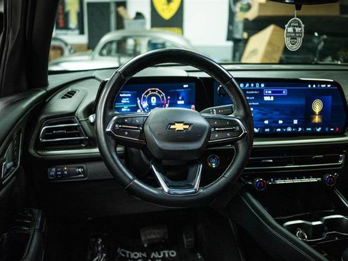 Used 2025 Chevrolet Traverse LT image 17