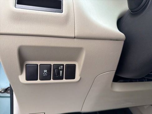 Used 2017 Toyota Prius V Four image 18