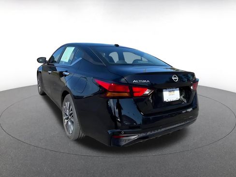 Used 2025 Nissan Altima 2.5 SV FWD image 9