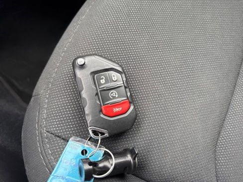 Used 2022 Jeep Wrangler Sport AWD/4WD image 29