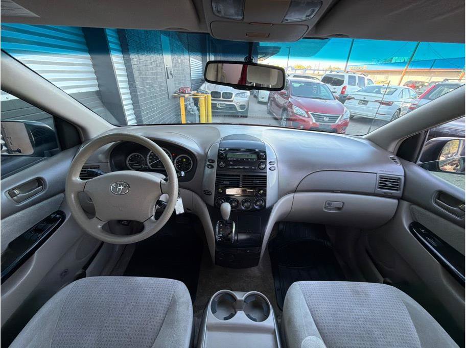 Used 2009 Toyota Sienna CE FWD image 14