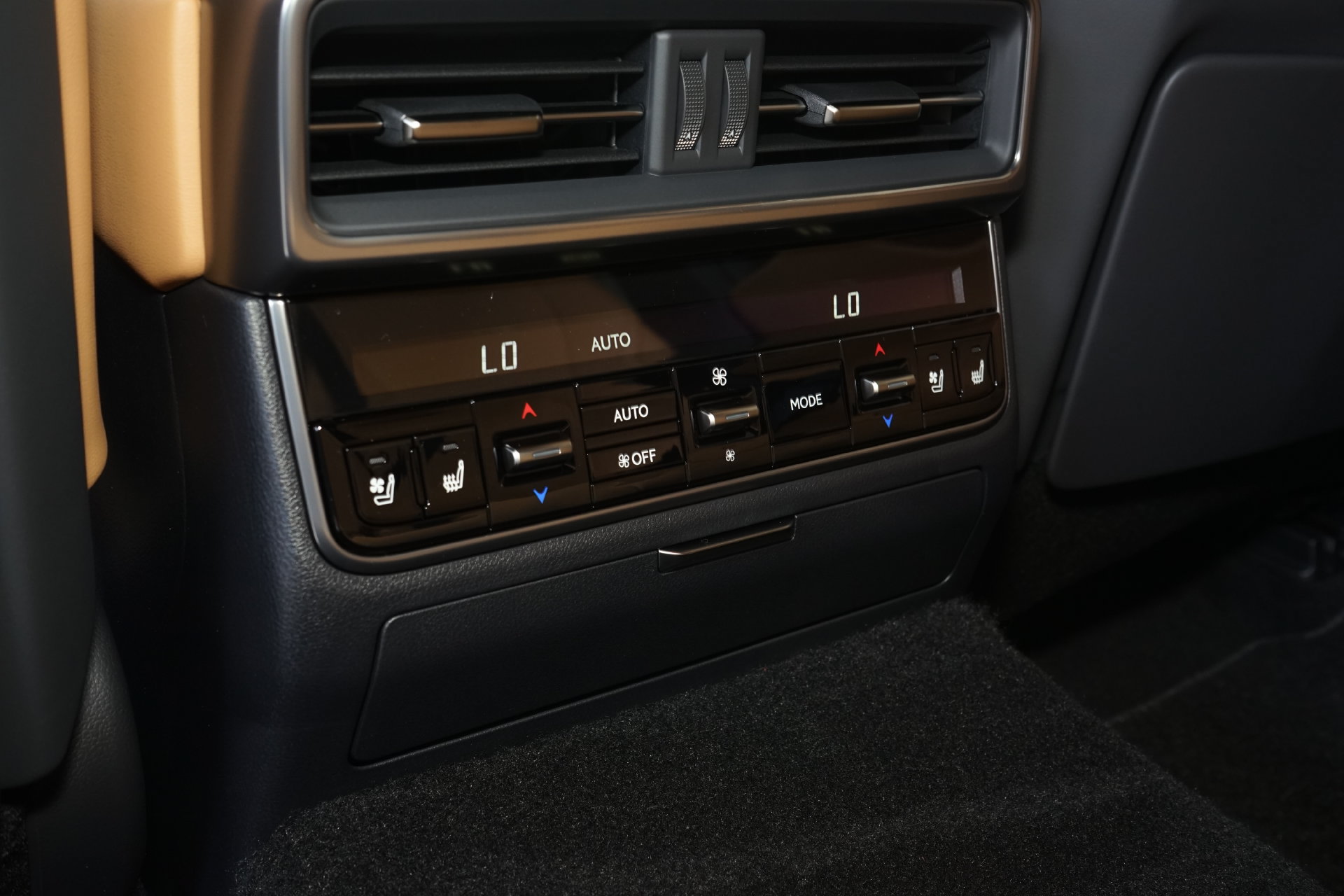 Used 2026 Lexus LX 700h Luxury AWD/4WD image 16