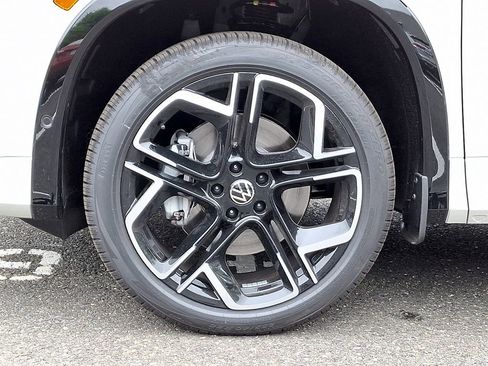New 2026 Volkswagen Tiguan SEL R-Line AWD/4WD image 5