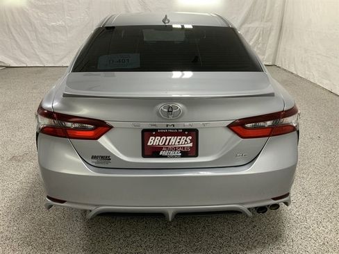 Used 2022 Toyota Camry SE FWD image 6